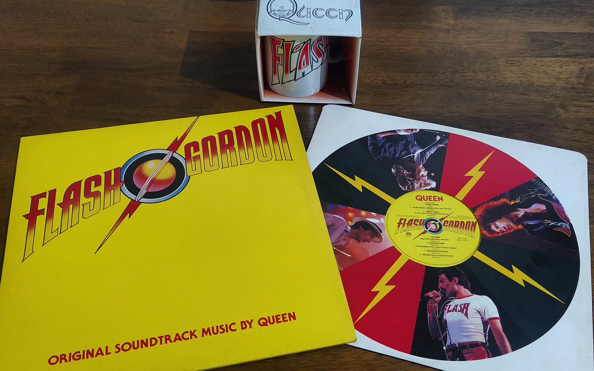 manzarock's tweet photo. 40 aรฑos del #soundtrack de #FlashGordon #FlashGordonMovie @QueenWillRock #albumoftheday #mug #movies #vinylcollection #vinyladdict #vinylrecords #vinyl #SaviouroftheUniverse #Queen #TheHero https://t.co/daPzNLQyL8