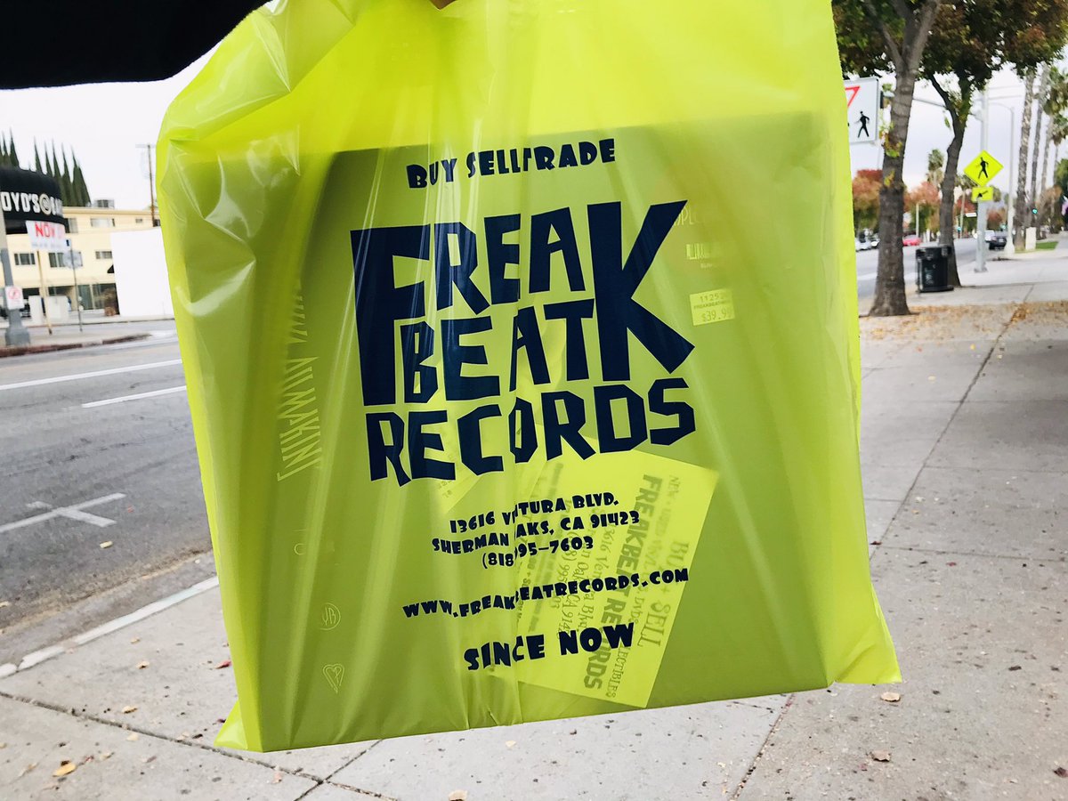 spmikey83's tweet photo. Visited @FreakbeatRecs yesterday in search of the new @SmashingPumpkin album 'CYR' on vinyl and hit the flippin' jackpot! Also left the store with Queen's remastered album 'Jazz' in the bag. 🤩 More good buys! 🎶😃 #SupportYourLocalRecordStore #WearAMask #MikeysRecordCollection https://t.co/H21updJTqH