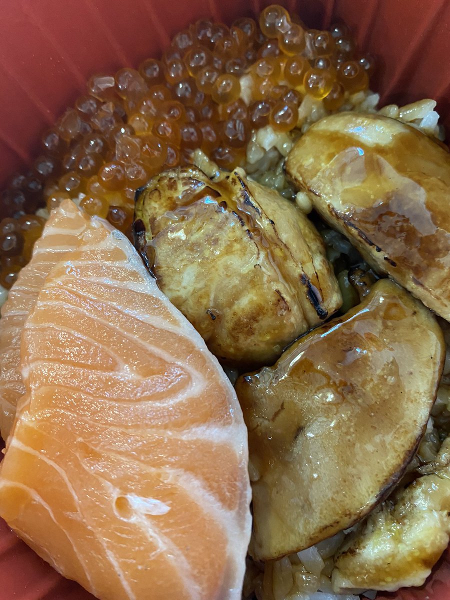 _markprins's tweet image. ทักทายมื้อเที่ยงวันเหงาๆที่โดนเพื่อนทิ้งครับ ปาดน้ำตา