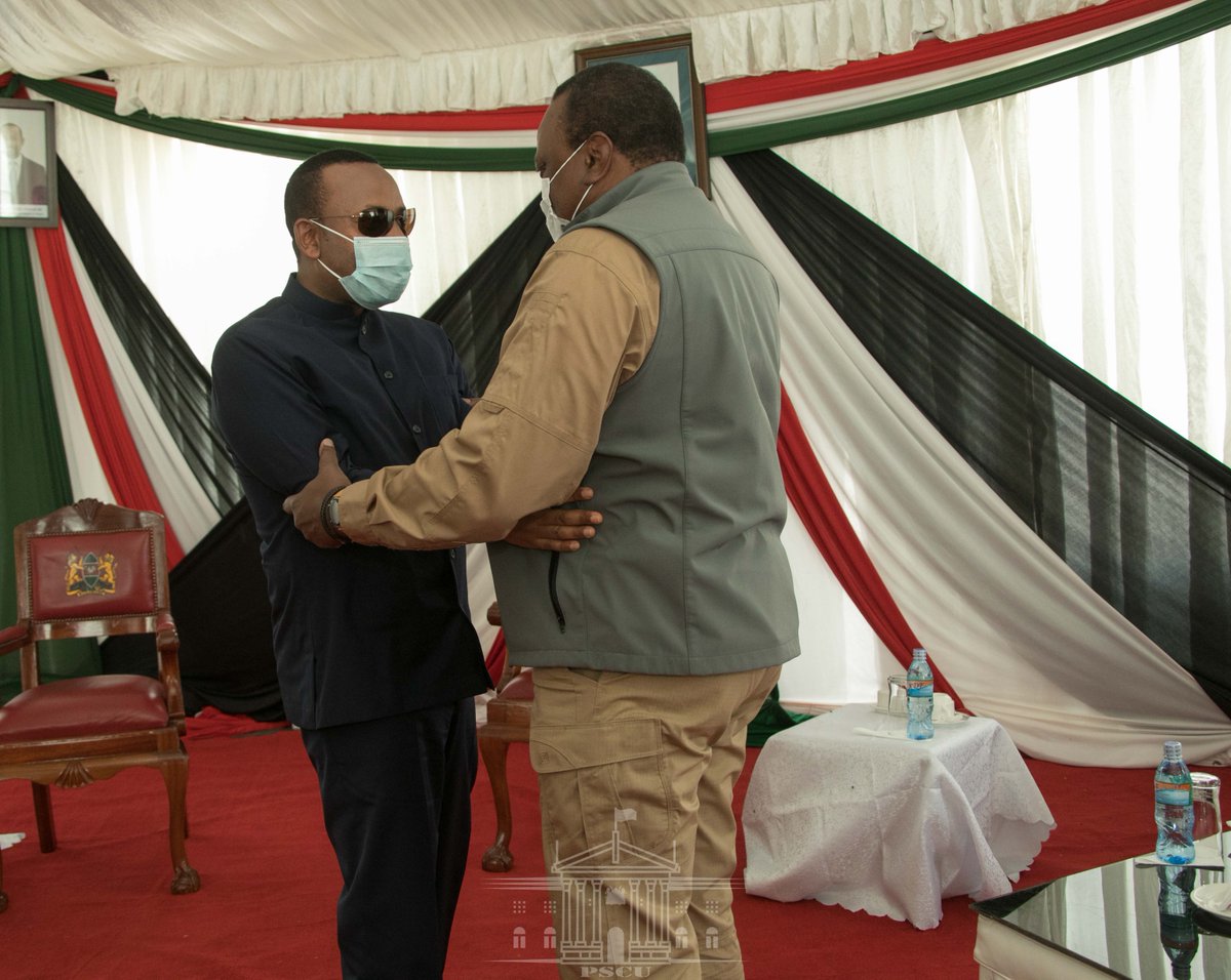 StateHouseKenya's tweet photo. 1/2 President Uhuru Kenyatta receives Dr @AbiyAhmedAli, Prime Minister of Ethiopia at the Moyale One-Stop Border Post in Marsabit County at the start of the Ethiopian leader's two-day official visit to Kenya. #KenyaEthiopiaRelations | @PMEthiopia @BaloziYatani @KeTreasury https://t.co/Xuli1PsaFy