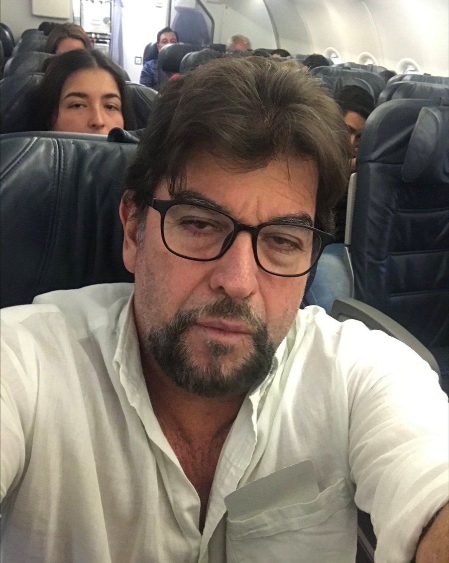 AlmaMiaEcu's tweet photo. Carlos Vera ya en el aeropuerto... https://t.co/kjjiaRrUkS