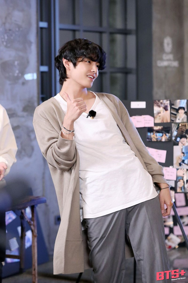 hobi_sunshine13's tweet photo. 201209
[Behind cut]
Run BTS! - EP 119
V
#BTS #RUNBTSEP119 #runbtsbehindcut https://t.co/fTcxGAOUmE