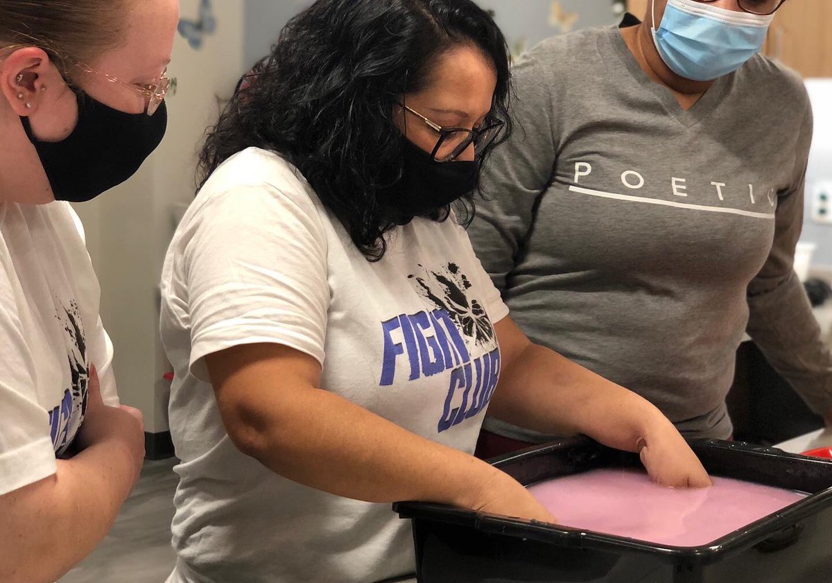 SanaSyedKI's tweet photo. Our first Fight Club cohort is nearing the end of the 14-week program! Their capstone service project was to make stationary with the Poetic team - which serves trafficked and exploited girls in our community. Grateful for our partnership. 💜 https://t.co/0QhCJ2uqaI