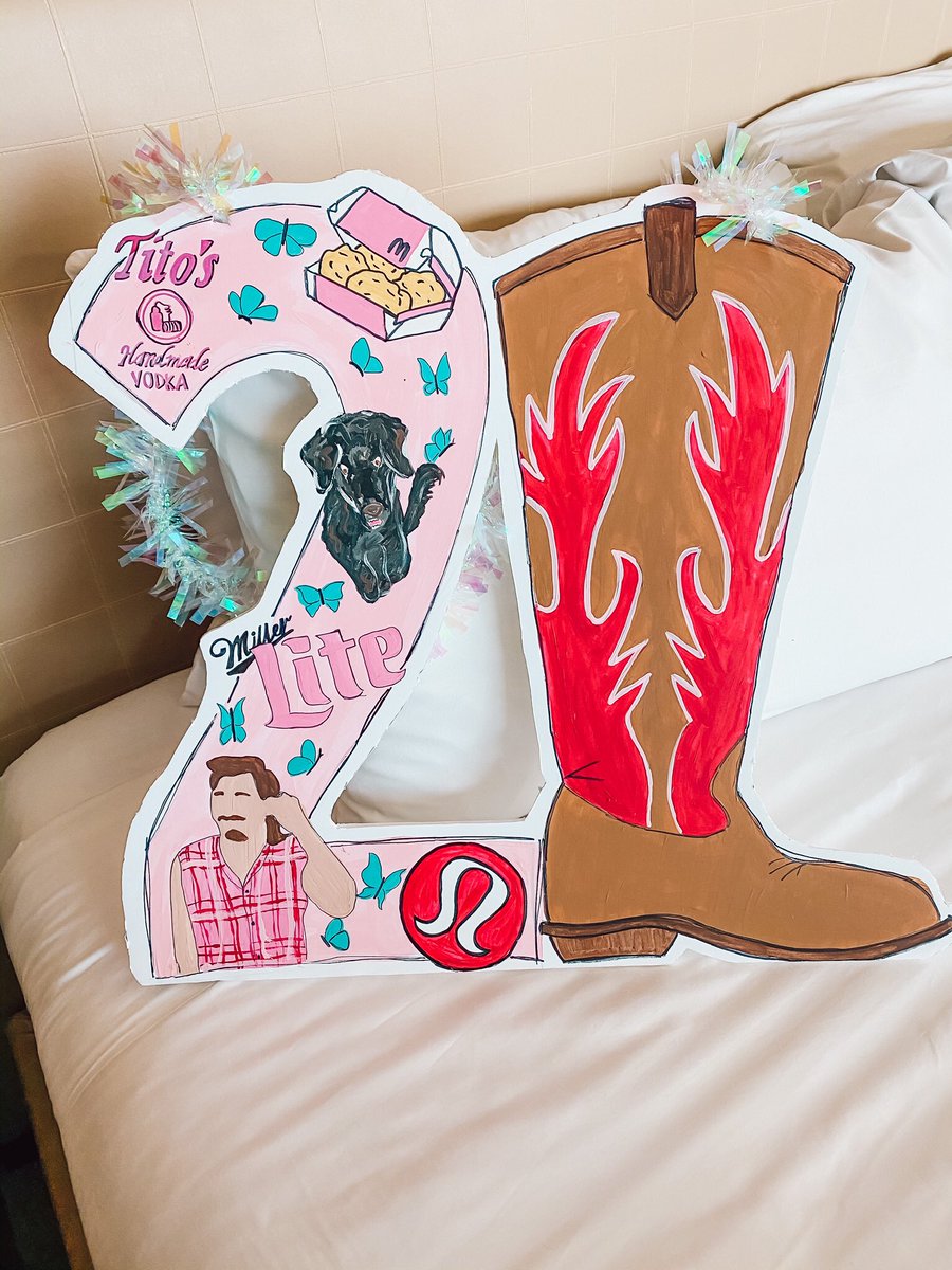 marleigh_savell's tweet photo. Self promo here ... follow my sign account on insta @signsbymarleigh to support my lil side hustle ✨🤠 https://t.co/hWdtyfFRHM
