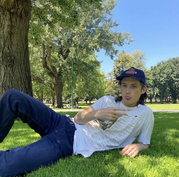 FlYAPROOF's tweet photo. troye I love you man but this colour scheme + the Frankston boy mullet you’re sporting really giving me trumpy boy vibes here https://t.co/CUXIPyAqvY