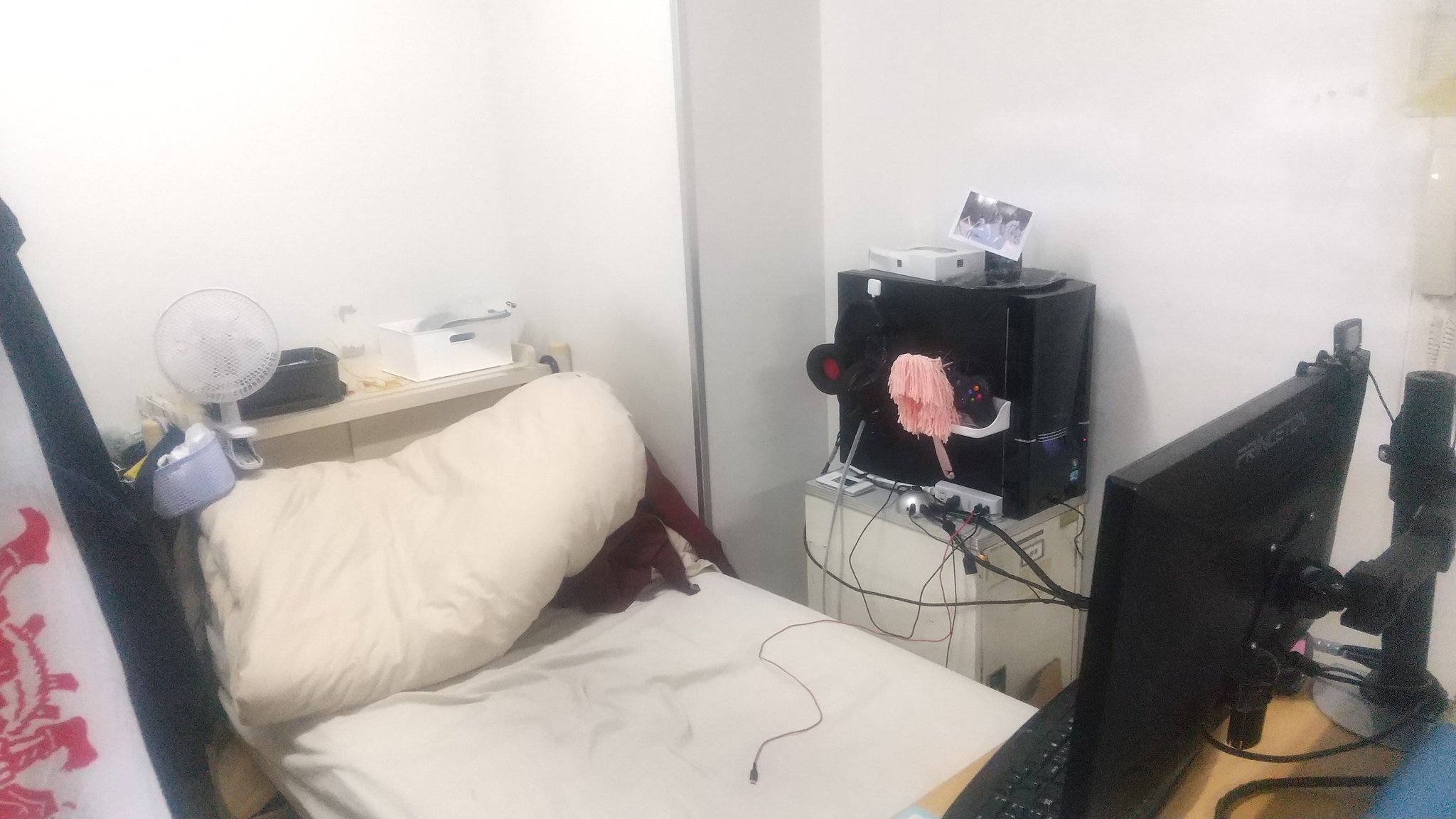 ザワシニコフ Takada222takada 俺ら部屋に机が無いから自弁した 結構便利よ Twitter