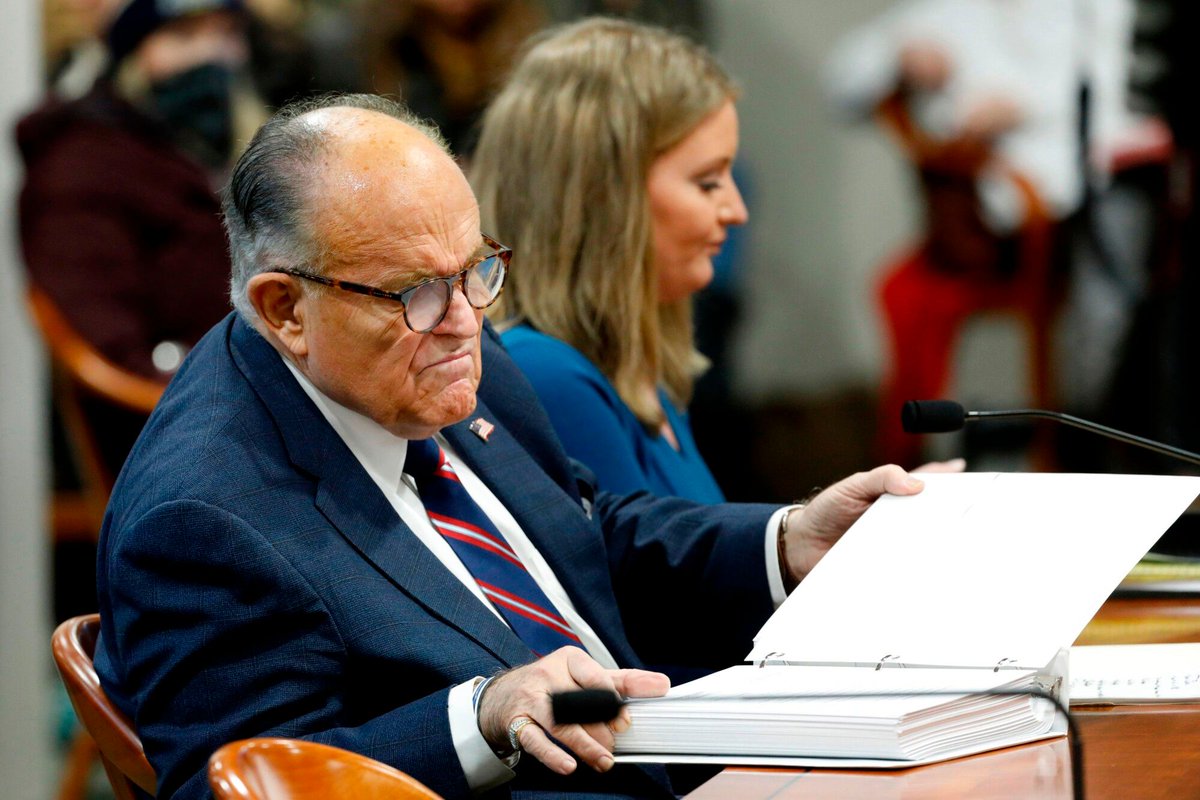 RussSL's tweet image. #Trump #Team #Examines #Michigan #Voting #Machines. #NTD #NEWS #TODAYNTD #Newsroom Dec 7, 2020 buff.ly/2Lkky7R