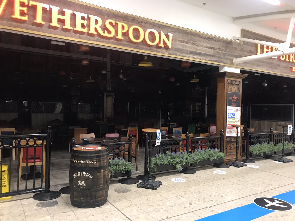 nomadjock's tweet image. #EdinburghAirport main concourse 06.20 on a school day.......a good scene for tumbleweed but nothing else.