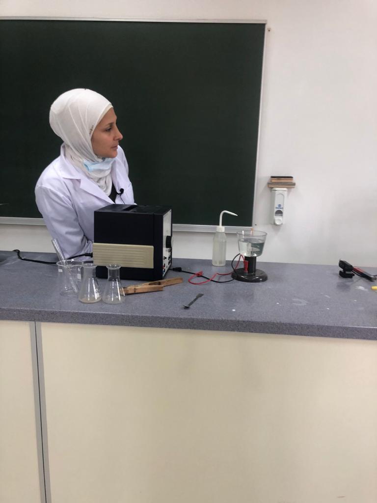 ChemistryRHHS's tweet photo. BE8 students identify if iodine and water are elements or compounds via online experiments https://t.co/LjzP6vJpre