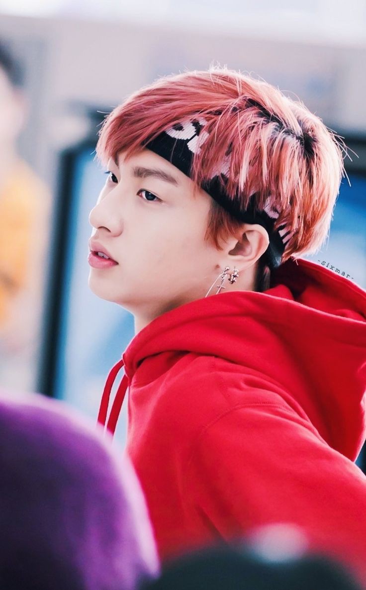 chaeisxul's tweet photo. * 　　　  * 

　　　 ·   ˚ 　　　　　 　. 　
　 ·　　　　　 ⋆ 　　 　
　 · ·   *   .
  * 　 　. ·

—El joven viaja hasta Koh Samui junto a sus padres y hermanos pues allá se casarían un par de amigos cercanos de la familia.— https://t.co/sZk5y4GeN5
