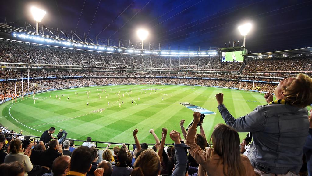 Tessacate's tweet photo. @reardonm @ozjimbob @StephenKing Yeah, how's that going for you.
This is AFL Grand Final held in Australia just a month ago.
0 = COVID
Because we distanced, masked, got rid of Covid & sensible about it - TOGETHER
Let alone Australia Tennis Grand Slam 2021 Jan or Feb - full crowds.
#AussieFreedom! https://t.co/SN5BxFDcnc