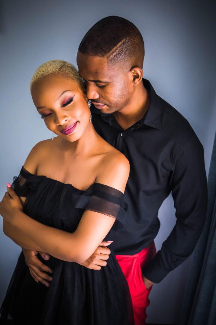 TheAnswerKarabo's tweet photo. Roses...๐น
In flower and human forms
With the beauty come the thorns
Many words left unspoken
Many guards left unbroken
But you..You touched my soul and caressed my heart, like the wind on a Rose๐น
#rose #love #wifeandhusband #romance #kenocustomsuits #becauseimagematters https://t.co/9yBnvUVDpP