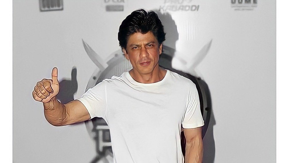 teamsrknepal's tweet photo. Thumps up to Wednesday! 👍

@iamsrk @RedChilliesEnt @teamsrkfc 

#ShahRukhKhan #SRK #NepalLovesSRK https://t.co/6GZHkthj4G