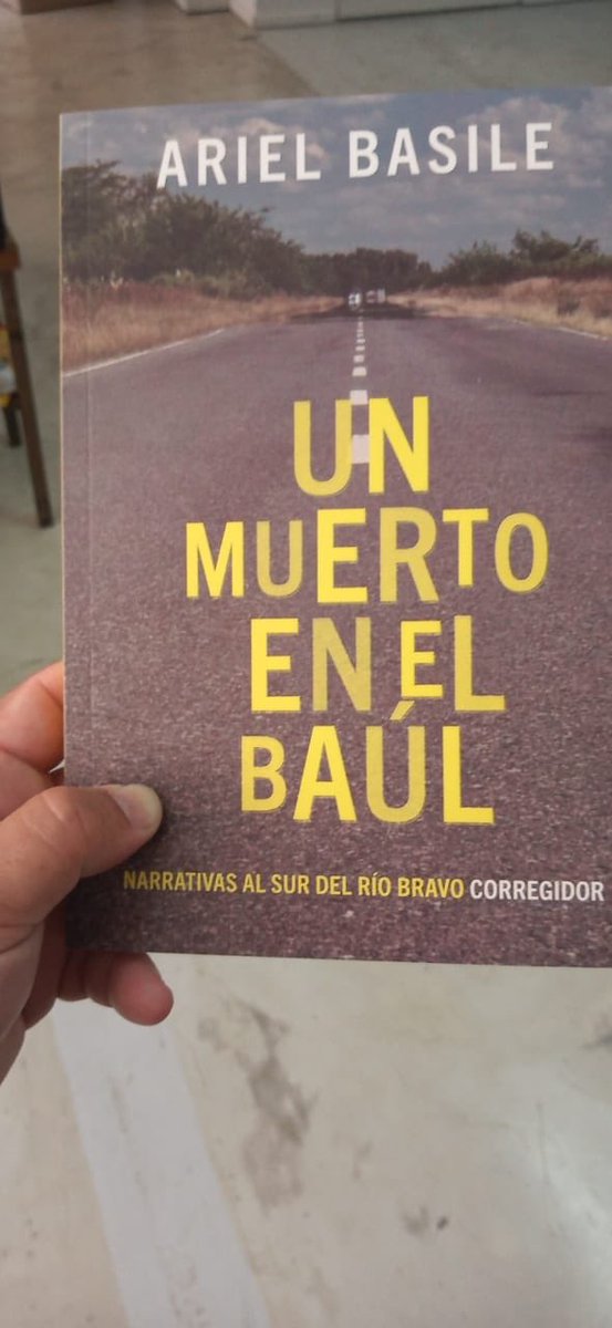ArielBasile's tweet image. Ha nacido, ya se puede oler, tocar. La magia del libro impreso. Edita @corregidorcom
