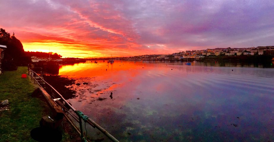 Did anyone else see the sky this morning in #Falmouth?! 

Thanks for sharing Luc Wallace

#LoveFalmouth #LoveCornwall #Cornwall
