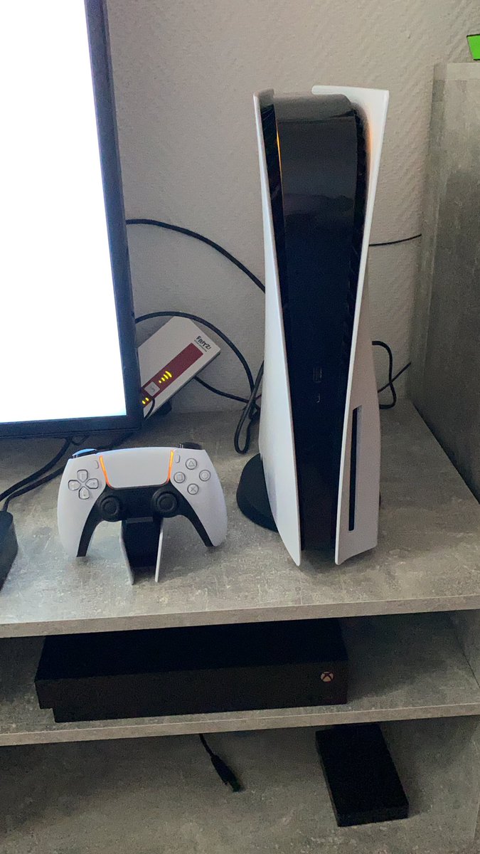 maxi14200's tweet photo. Endlich da 🤩 Bund so happy #saturn #ps5 https://t.co/2WkdLUHoUR
