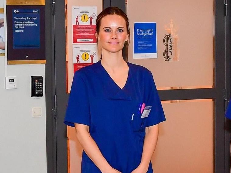 7) Princess Sofia of Sweden reduced her royal duties to support coronavirus patients by volunteering at a hospital. Sofia started working at Sophiahemmet Hospital, of which she is Honorary Chair, and is now a medical assistant.Thank you Sofia 