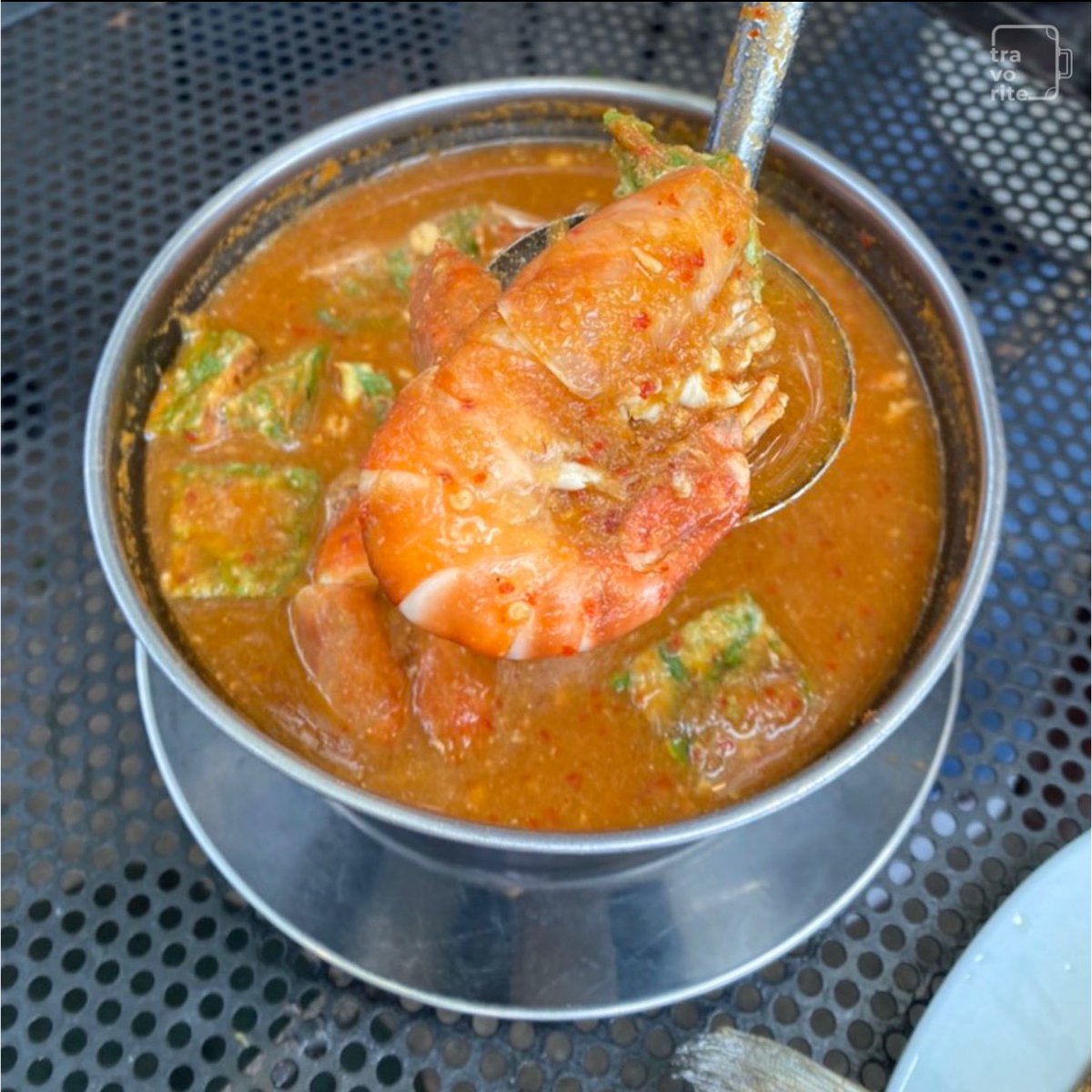 Travorite's tweet photo. ใครมาอยุธยาต้องแวะร้านนี้ให้ได้ ร้านมองดูเรือ อาหารอร่อย รสชาติดีมากๆ จัดจ้าน เน้นคุณภาพมาก เมนูอาหารที่ร้านเยอะมาก บรรยากาศก็ดีติดริมแม่น้ำ ร้านนี้มีกุ้งเผาด้วยนะ จริงๆสั่งเยอะหิวจัดลืมถ่าย 5555 ร้านนี้ให้ 9.5/10 คะแนนไปเลย @aroii https://t.co/l2tnsUV2Lt