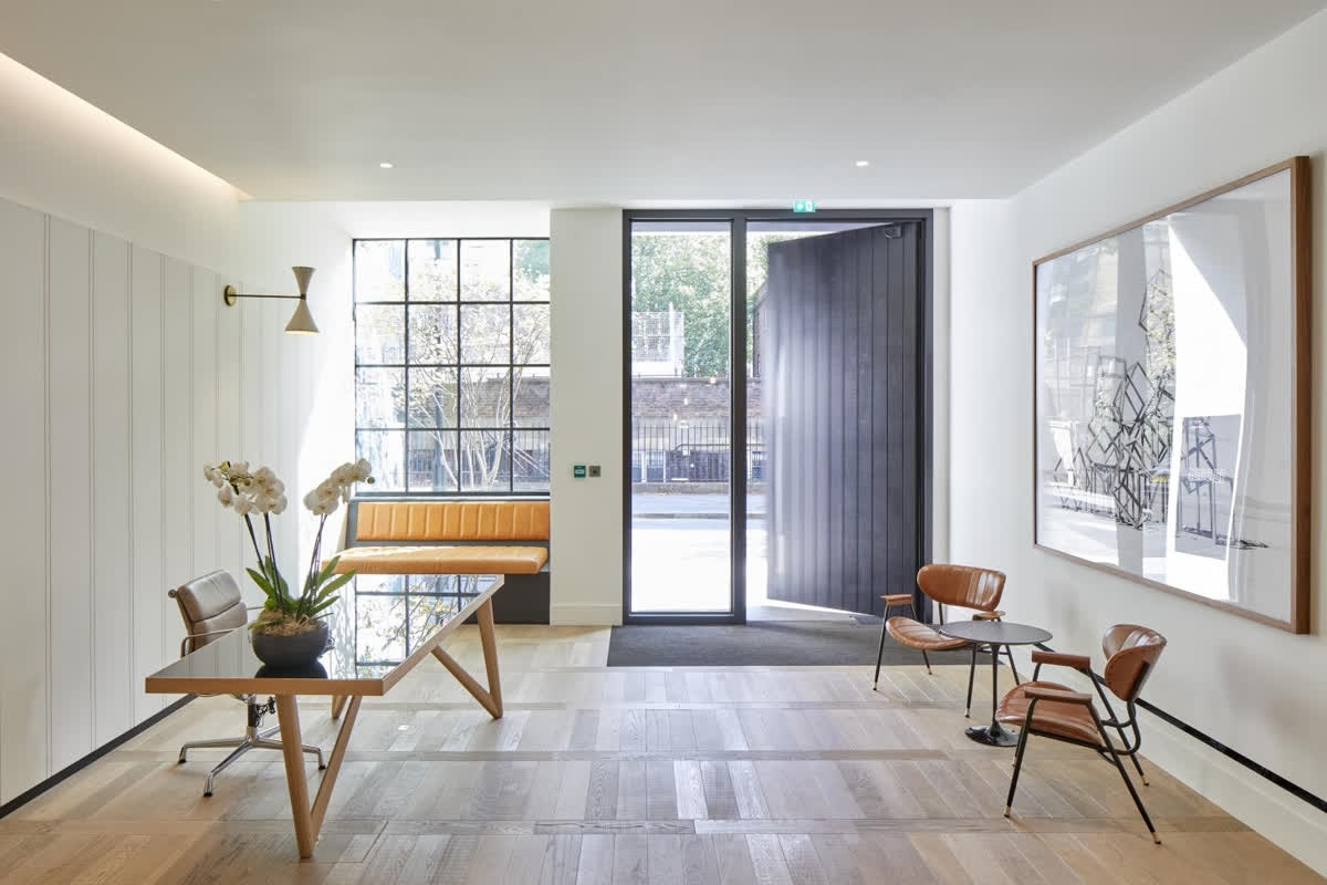 Formachat's tweet image. The reimagining of an office building in central London combines contemporary housing and 1950s industrial heritage.

Read the full article below. 

wallpaper.com/architecture/a…

#ArchitectsOfLondon #ArchitectsInLondon #ResidentialDesign