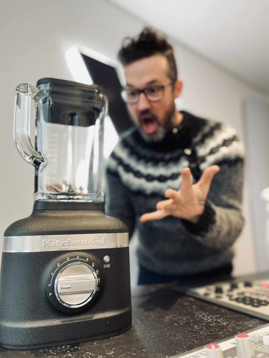 Við erum að gefa þennan KitchenAid ARTISAN K400 blandara inni á Instagram síðu Xins 97.7. Kíktu þangað og skráðu þig til leiks!