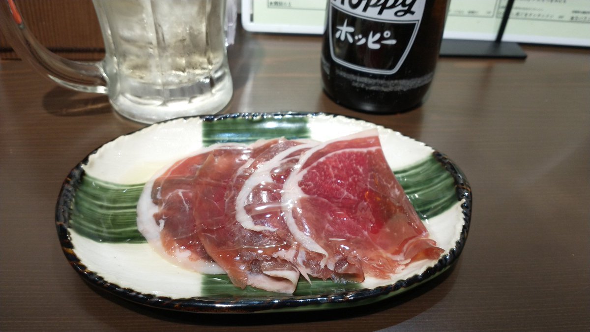 Lk 西新宿ほていちゃんで昼呑み きれいな店内でラム生ハムにブツ 100円にんにくに炙り明太子 どれも安くて美味し 立呑みだと尚更安いので 旨さ倍増でした 西新宿ほていちゃん 新宿昼飲み