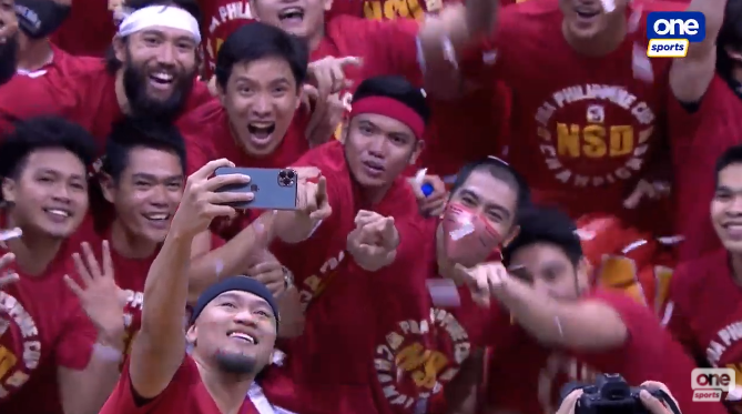 OneSportsPHL's tweet photo. 13 YEARS IN THE MAKING 🏆 @barangayginebra

#PBABubble #PBATayoAngBida #PBATuloyAngLaban https://t.co/JF0pyMX9t6