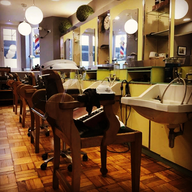 BentleyAndCo's tweet photo. We’re sorry but we’ve have had to close as we’re self-isolating. We look forward to seeing you again for your Christmas trim when we reopen on 17th December 2020. Please contact us to rebook your appointment or book online. We’re apologise for any inconvenience this may cause. https://t.co/3nDmtENnp3