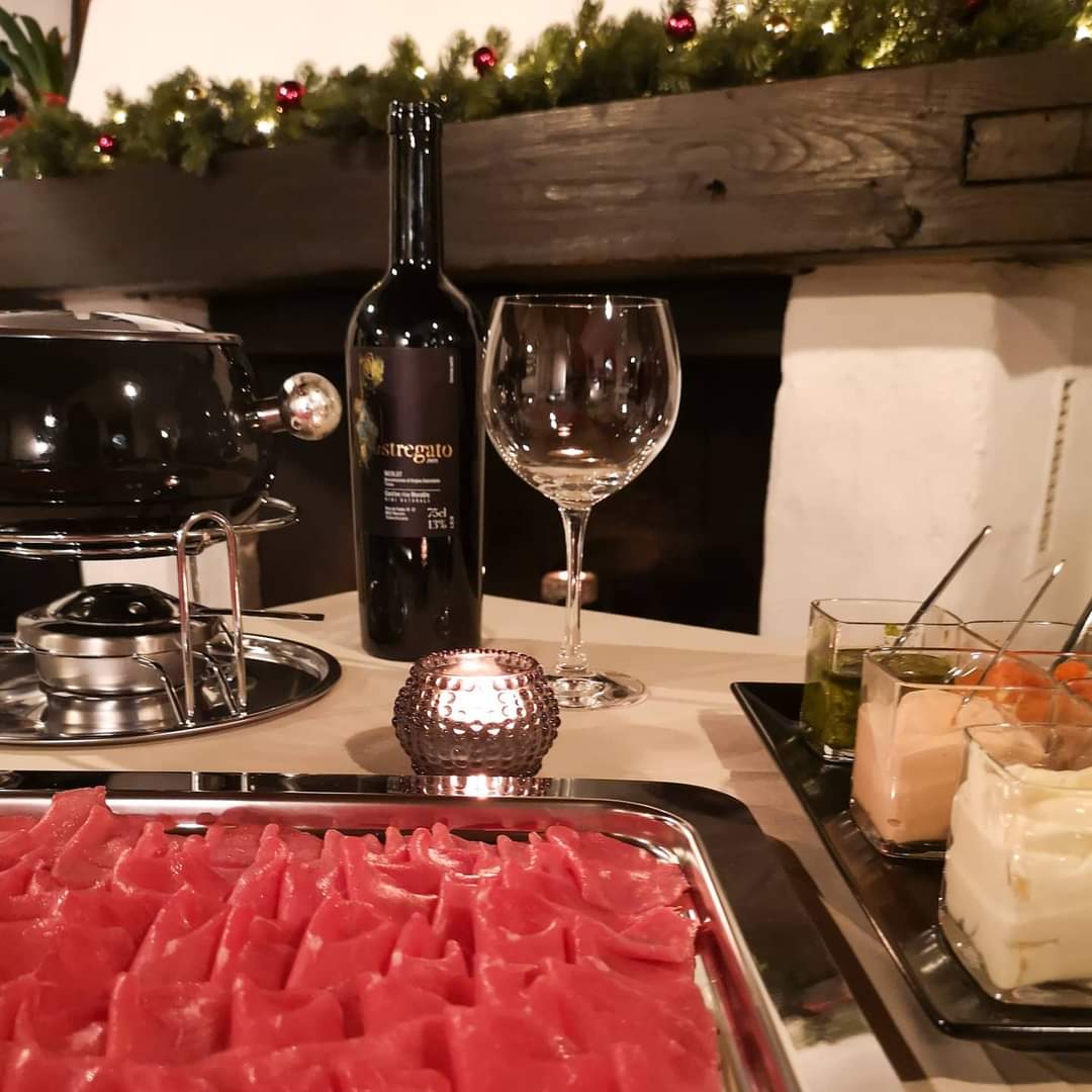 Turbo8161's tweet photo. APERTURE STRAORDINARIE FESTIVITÀ NATALIZIE🎄
Trascorriamo qualche momento speciale e riscaldiamo queste festività davvero uniche!! 
✨✨✨ ✨✨✨ ✨✨
OSTERIA DEL PREVAT
__________________________
Aperti da Me-Do
12.00-14.30 / 19.00-23.30

091 605 49 23
info@osteriadelprevat.ch https://t.co/3aMeBwJOsC