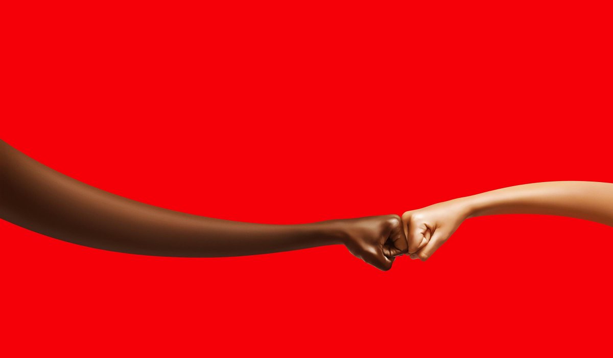 Coca-Cola soutient le <a href="/PSG_inside/">Paris Saint-Germain</a> suite aux incidents racistes. Il n’y a pas de place pour le racisme dans le sport ni dans la société.
#NoToRasicm #NonAuRacisme #PSGIBKF
