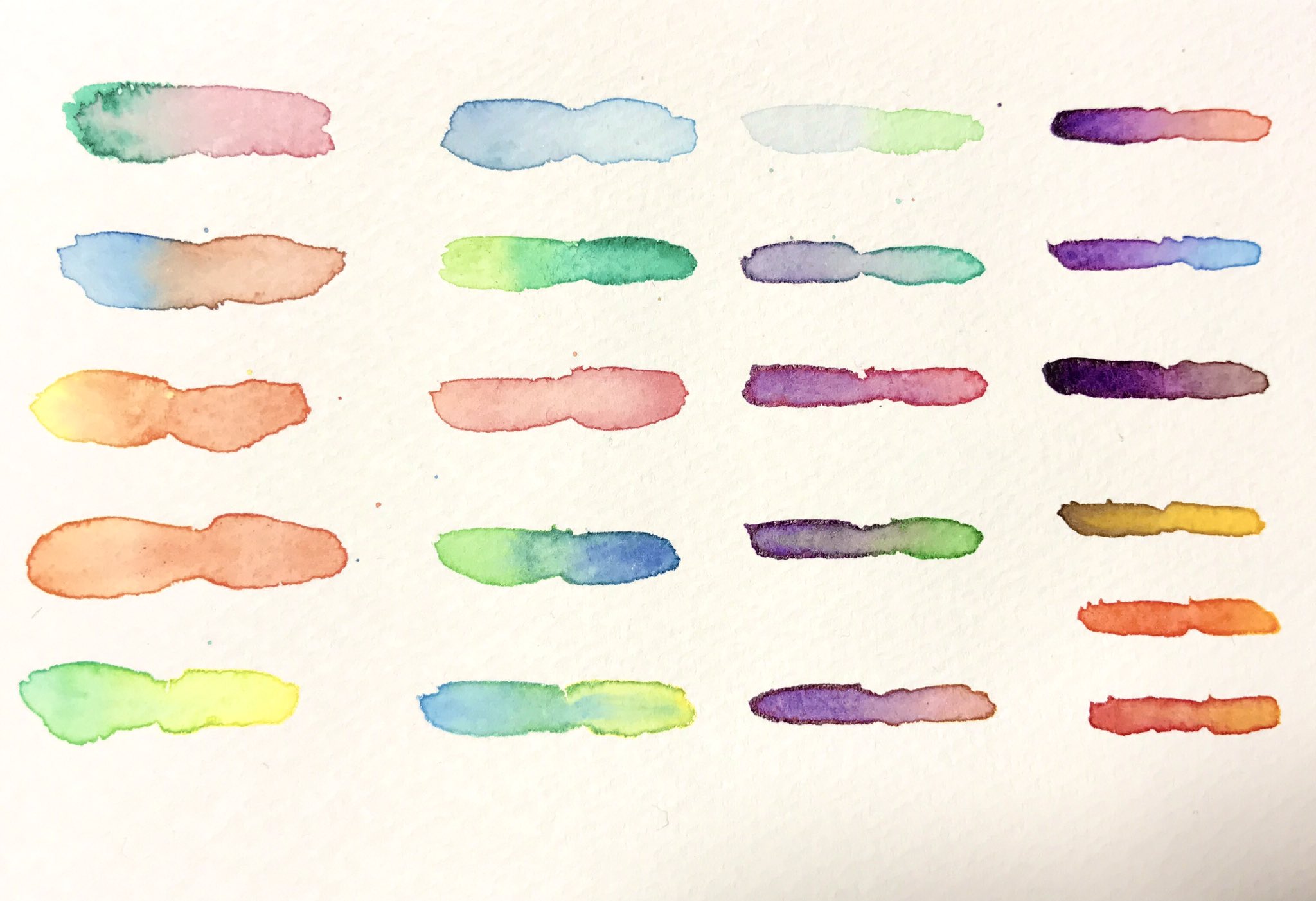 みぃ 似顔絵作家 Apricotmee 透明水彩絵の具を2色混色してみる練習 普段使わない色の組み合わせだからちょっとドキドキ 色が混じり合うとグラデーションが凄く綺麗で 今までもったいない使い方してたなぁと後悔しました T Co Ppgtgkzlk0