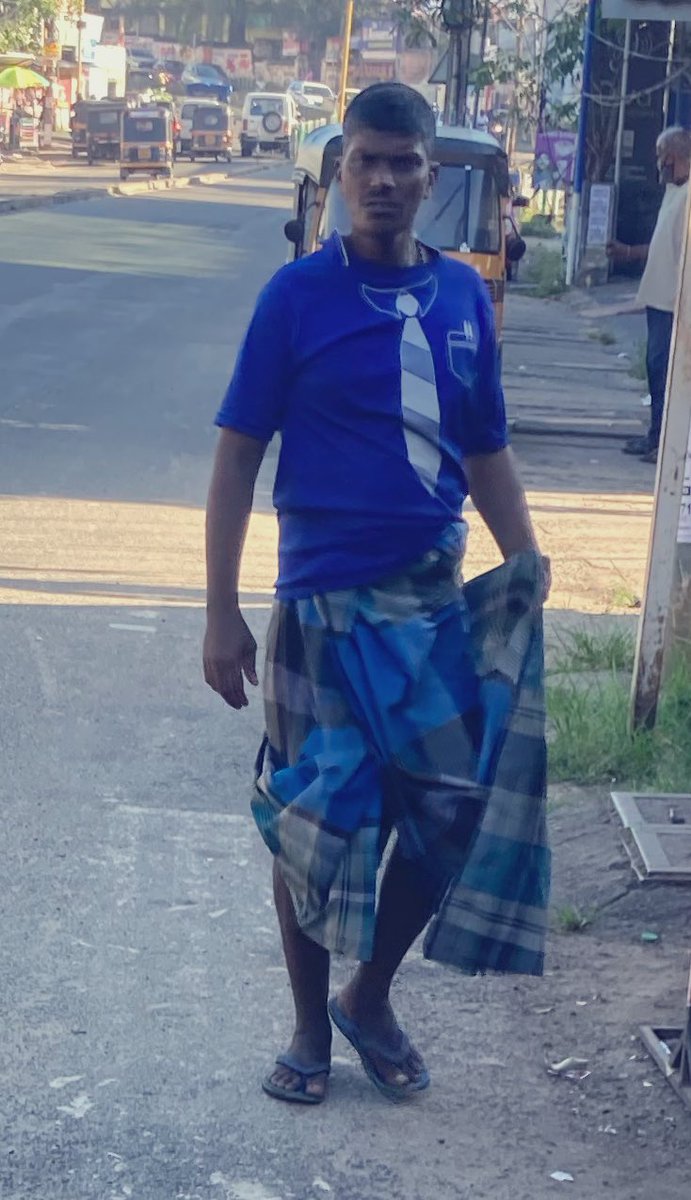 fotobaba's tweet photo. I like his swag ... fortunate enough to see him again. #swag #blueswag https://t.co/HZ5ziDbrnO
