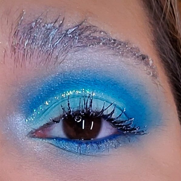 BeautyPunkGirl's tweet photo. I don't use my Twitter often but be sure to check out my Instagram because that's where I post all my looks. I created this look last night using only the @JeffreeStar #blueblood palette. My dream is to one day be noticed by him and get on his PR. #JeffreeStarApproved https://t.co/lkY9FG8fg2