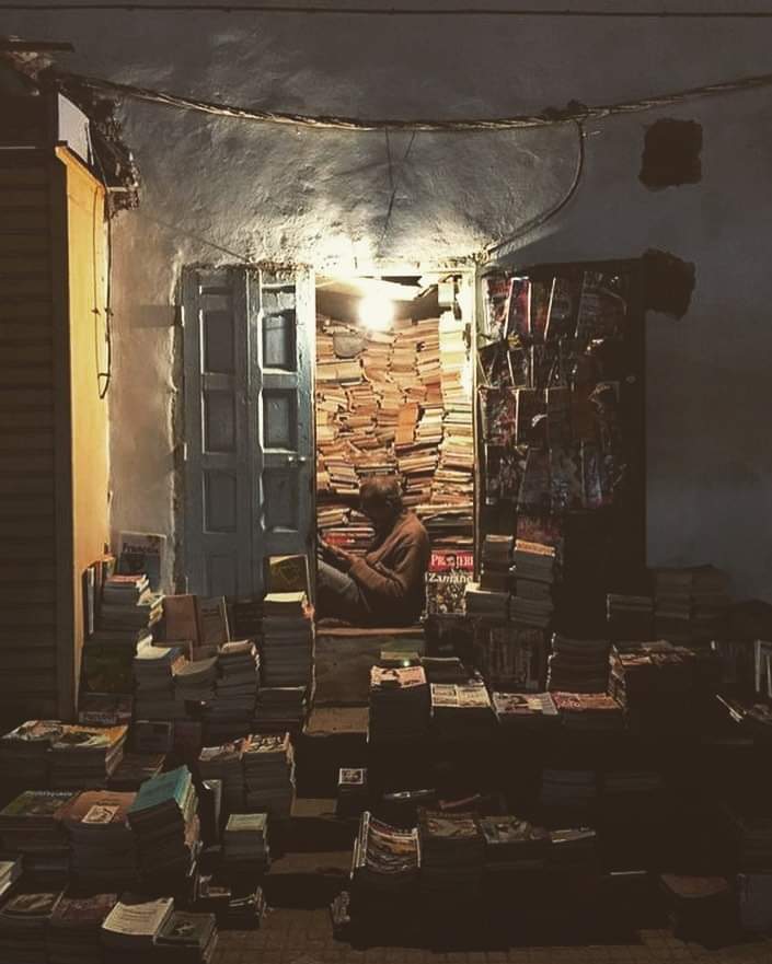 Benimkisi, hiçbir zaman hiçbir şeyle açıklanamayacak kadar derin, hiç kimsenin anlayamayacağı ölçüde karmaşık ve acayip bir yorgunluktu. 

Hasan Ali Toptaş