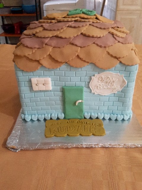 Did I not just enjoy myself!!!! Standing back to look at that first cake lifted my heart so much that I quickly got into the business mode. Within a week of those lessons, I made my very first ever cake for a customer, a freebie though. I baked for my helper's son, a builder.