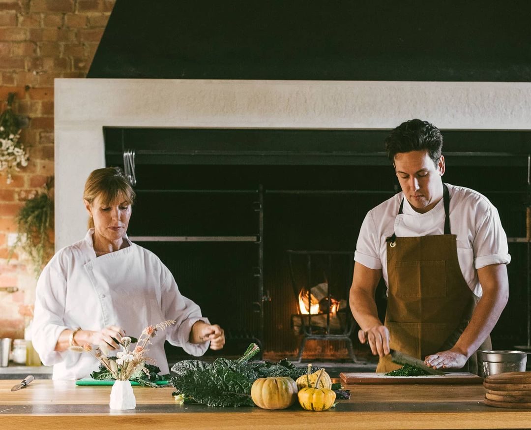 SFA_Architects's tweet photo. Now #lockdown2 is over, we can't wait to return to restaurant dining. This year we worked with Skye Gyngell to design a new live cook station in the Hearth restaurant at Heckfield Place, where all of the dishes are cooked over an open flame. #heckfieldplace #hearthrestaurant https://t.co/tAHNCKWjXZ