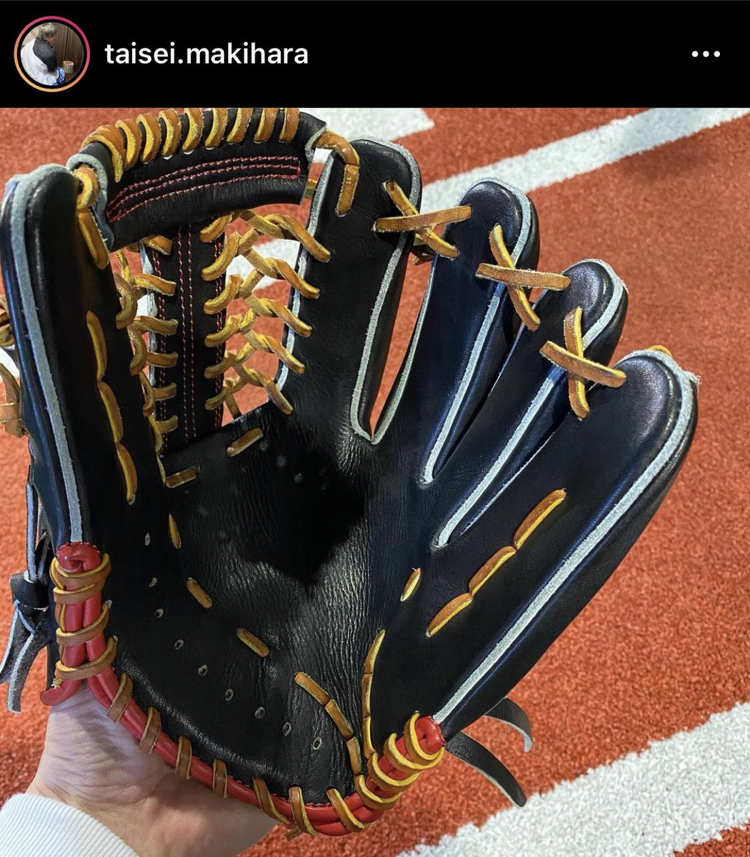 ホークス・牧原大成 1.2枚目のメーカーは、D×Mとかそこら辺のメーカー