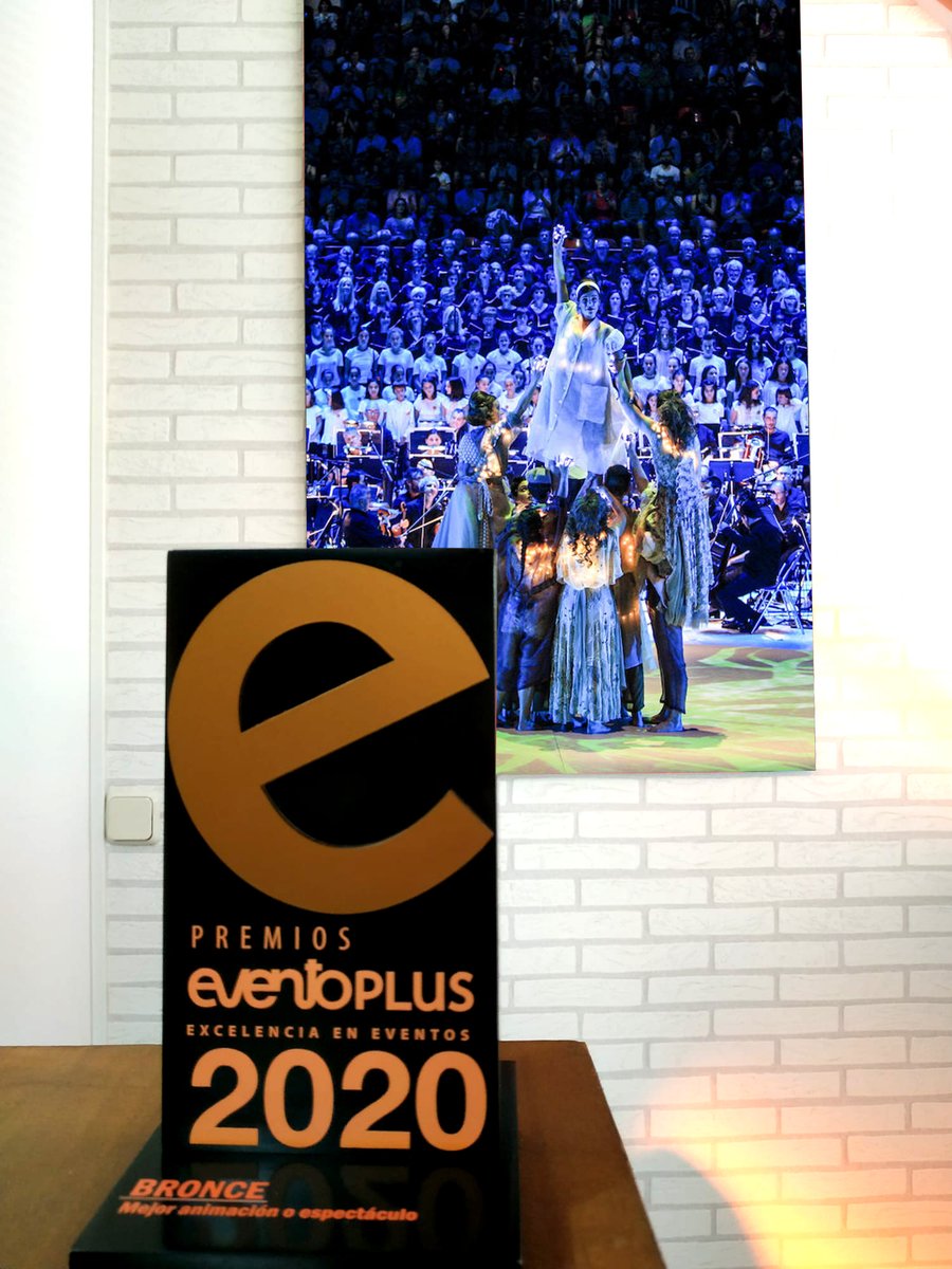 HumanityAtMusic's tweet photo. [EU] #HumanityatMusic egitasmo kooperatibo-kulturalak Premios Eventoplus 2020 sarietan ikuskizun hoberenen brontzea irabazi du  💪🏆 #SinfoniaKooperatibo aren berri onak ez daitezela amaitu!
❤️ ZORIONAK, BIHOTZEZ guzti-guztioi! https://t.co/MylnAi0ueF