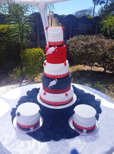 Since Kudzie the builder's cake on 1 Dec 2016, I have executed close to 1000 cake and cupcake orders.I try to keep meticulous records. I can barely wait for my 1000th cake. One cake can be 2, 3 or 5 tiers with a minimum of 2 separate cakes inside.
