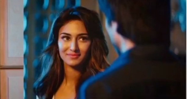 AK3Wonder's tweet photo. The best part of Eri's acting is, you don't even realize that she is acting! It comes so naturally to her. She just slips into the character effortlessly. There is a certain grace in her portrayals, no OTT only subtle &amp; memorable performance.
#EricaFernandes @IamEJF #JudaKarDiya https://t.co/fUIYjj6Lw6