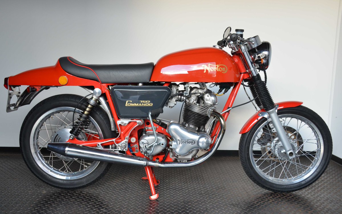 MotorradFuchs's tweet image. Norton#Commando#750#fastback#belt#TTI gearbox#dry clutch#classic#bikes#https://www.motorrad-fuchs.com/en/single,1296,1,750_Commando.html