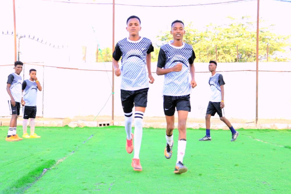 caddeh10's tweet photo. Kubada cagtu maha wax sahlan

Football is not easy 

#cj10 https://t.co/uQDniMnUR0