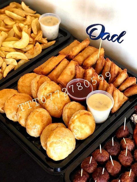 Of all the savouries I can do, cocktail pies are the hardest for me. Haa those things can refuse unity at times (anoramba kunamana). But we soldier on and hopefully I will find someone who can show me an easy way to work with puff pastry.