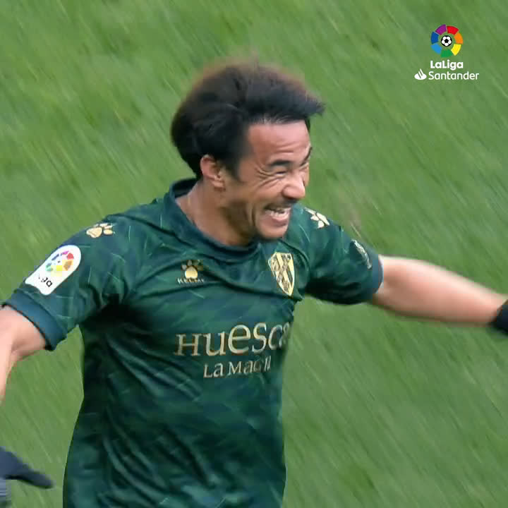 岡崎慎司の 35m超ループ弾 が 今節ベストゴール に選出 リーガ公式称賛 真の芸術作品 フットボールゾーン 2