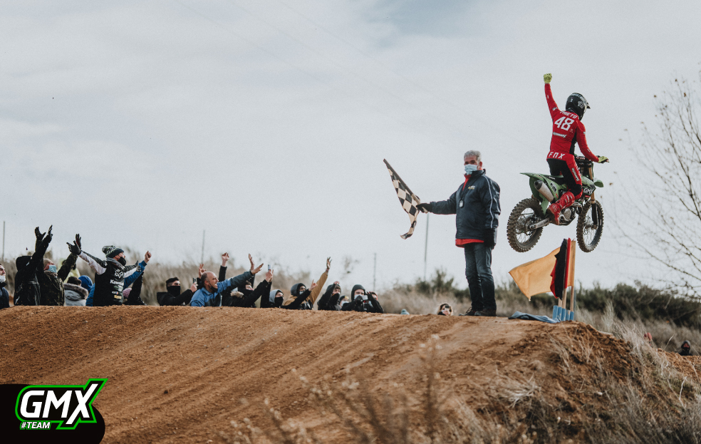 GreenlandMX's tweet photo. 🛰🏁🏆 #JorgePrieto48, el piloto más rápido de Castilla y León, se proclama Campeón en MX1 y MXOPEN por 2º año consecutivo. 👉 https://t.co/rF0D8Bm2Yg

#SomosOffRoad #ZonaGMX @ProTaper #Galfer #Prox @foxracing #MotionPro #Regina @motul @ScottSpain #Odi #Polisport @Michelin_Sport https://t.co/oC46T7wu4a