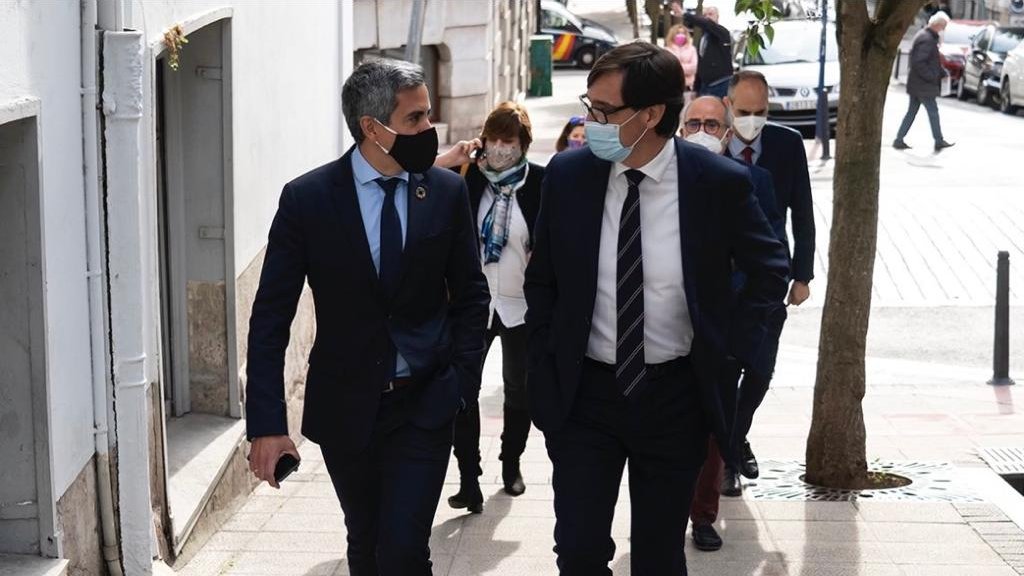 🚨Con la hostelería cerrada pasándolas canutas y las reuniones limitadas a seis ¿adónde llevó <a href="/Pablo_Zuloaga/">Pablo Zuloaga /🤍❤️</a> a comer al ministro <a href="/salvadorilla/">Salvador Illa Roca</a> en su visita del día 3 a #Cantabria?  ¿Quiénes comieron?

La mejor política anti-Covid es cumplir las normas y predicar con el ejemplo