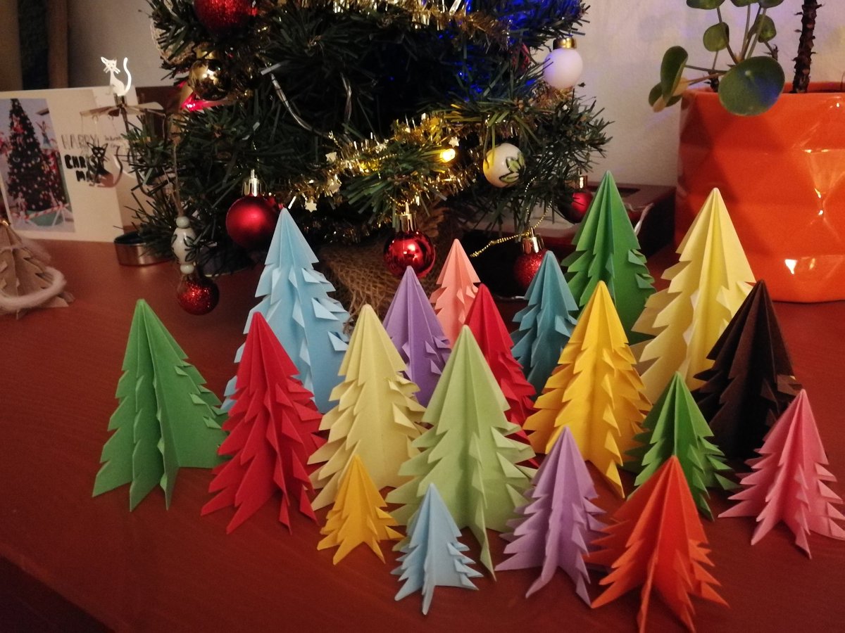 A forest of origami Christmas trees🎄🌲🎄🌲decorating with <a href="/Damibu/">Damibu</a> this year!  #damibuchristmas