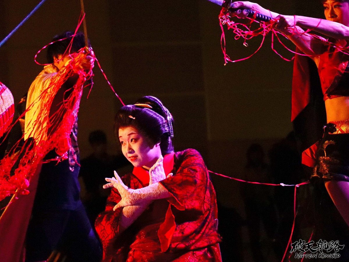 hatenkohroeng's tweet photo. 【 #東京コミコン2020 × #破天航路 】
Live show photo vol.2📸

[Setlist]
M1 Kassen
M2 3369
M3 Tenmai Douko

#tokyocomiccon2020 #tcc #hatenkohro https://t.co/96wtwdNLXH