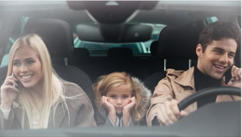 PoliciaFuenla's tweet photo. 4 de cada 10 padres admite usar el móvil cuando conducen con sus hijos en el coche.

Olvídate del móvil en el coche, y piensa: que generas una situación de riesgo para ti, tus hij@s y para el resto de usuarios de la vía.

Ayúdanos a mejorar la seguridad vial de todo@s. https://t.co/d0gIn6G2HE