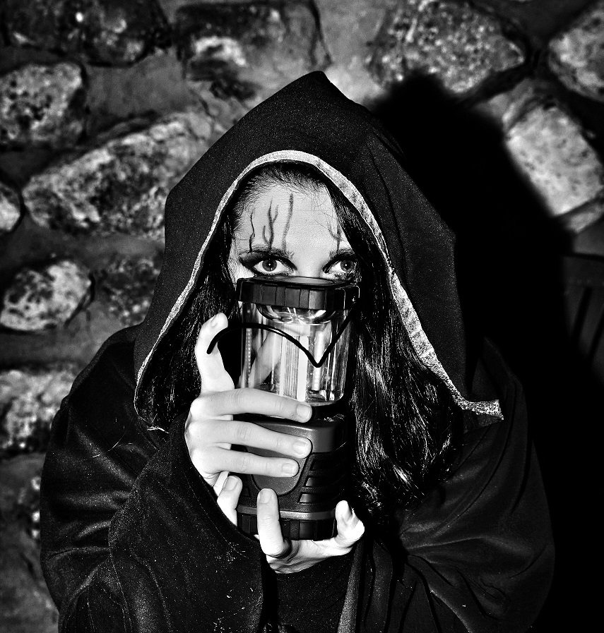 Quedan 3 días para nuestra próxima aventura online: 5 actores por streaming, pruebas a través de nuestra app, dos horas y media de juego y un terrible misterio. Este sábado, a las 18h o a las 21h, ¡tú decides!
paranormal-adventures.es/paranormal-onl…
