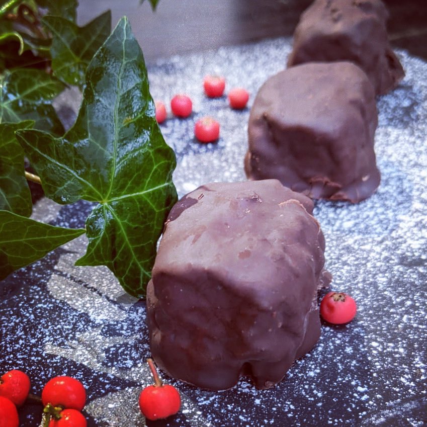 STOCKING FILLER ALERT! 
The Forgotten cuts Boogie bar is like a guilt free mini Snickers. Purely plant based. Order as an add-on to your Finish at home meal on the website or DM me. Can post too!